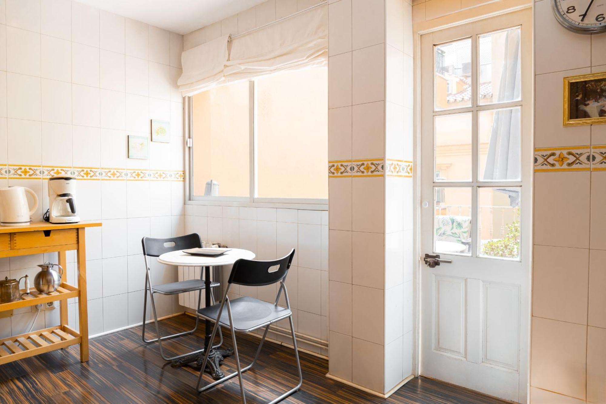 C92 - Rustic Two Bedrooms Apartment With Terrace Malaga Bagian luar foto